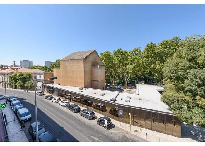 Houze Spacious 4 Bedroom Flat Near Zoo Lisboa